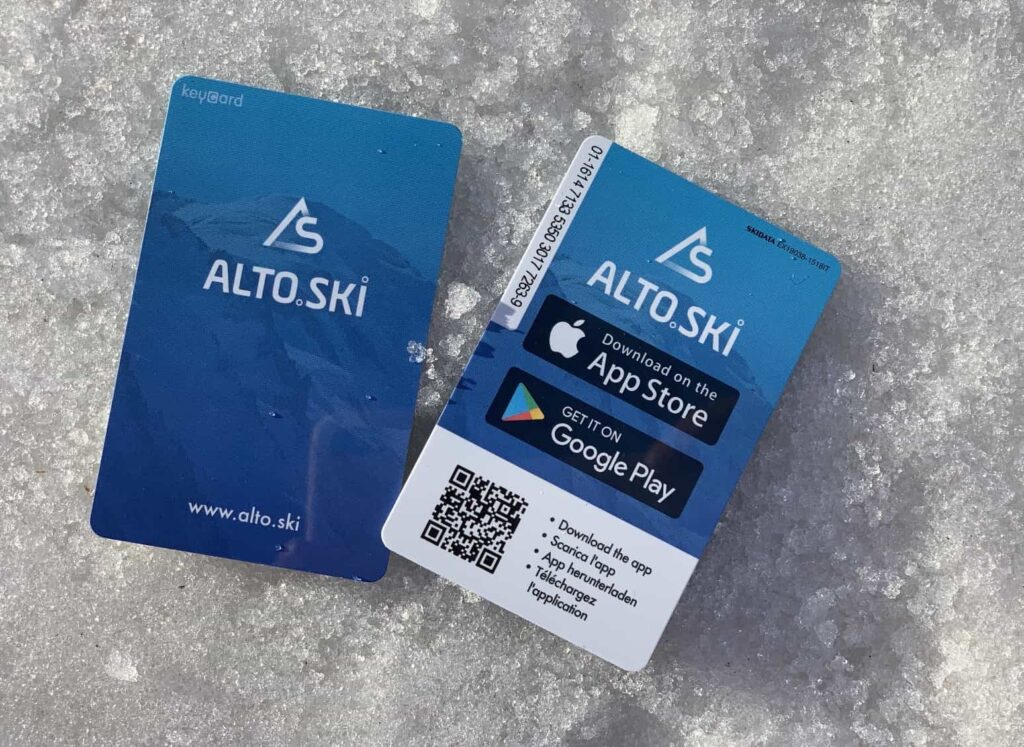 Coppia di Snowitcard - 2 Ski Card per Lo Skipass Online : :  Cancelleria e prodotti per ufficio